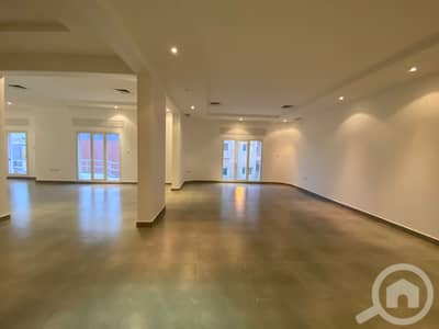 شقة 4 غرف نوم للايجار في كيفان، مدينة الكويت - للإيجار دور مميز مع بلكونات في كيفان تشطيب VIP