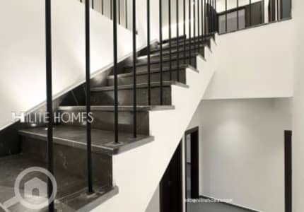 فلیٹ 5 غرف نوم للايجار في بيان، مدينة الكويت - Five bedroom Duplex with private Garden for rent in Bayan