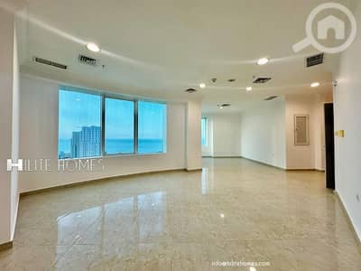 فلیٹ 3 غرف نوم للايجار في الشعب البحري، مدينة الكويت - Spacious 3-Bedroom Floor Apartment for Rent in Shaab