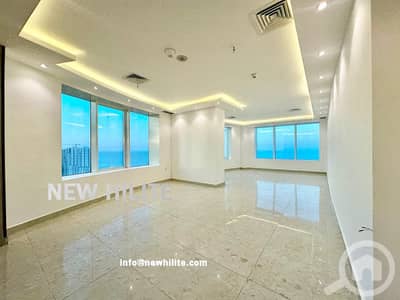 فلیٹ 4 غرف نوم للايجار في الشعب، مدينة الكويت - Elegant 4-Bedroom Floor Apartment for Rent in Shaab