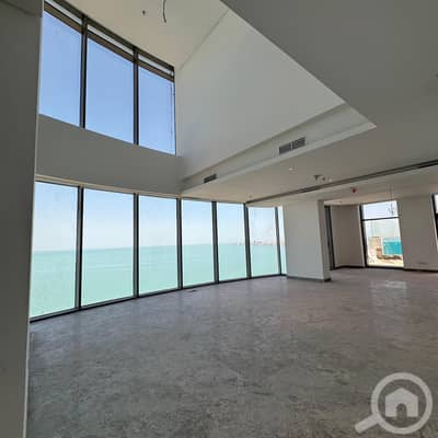 فیلا 3 غرف نوم للايجار في الشعب البحري، مدينة الكويت - A penthouse villa with a direct sea view for rent in Al Shaab Al Bahri