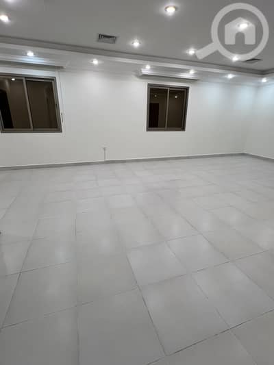 6 Bedroom Villa for Rent in Al Zahra, Kuwait City - للإيجار دور في الزهراء