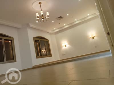 5 Bedroom Villa for Rent in Al Zahra, Kuwait City - للإيجار دور وربع في الزهراء ٨٠٠ دك