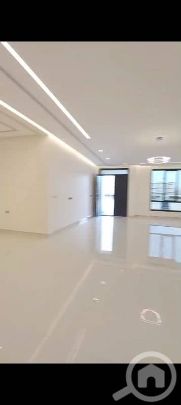 5 Bedroom Villa for Rent in Al Zahra, Kuwait City - للإيجار دوبلكس جديد في الزهراء مع ديوانية وغ ساايق