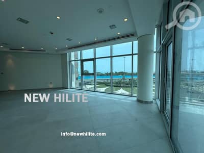 فلیٹ 3 غرف نوم للايجار في السالمية، مدينة الكويت - Modern full floor Seaview apartment for rent in Salmiya