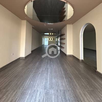 عقارات تجارية اخرى  للايجار في الشرق، مدينة الكويت - Commercial space with a grace period for rent in Sharq