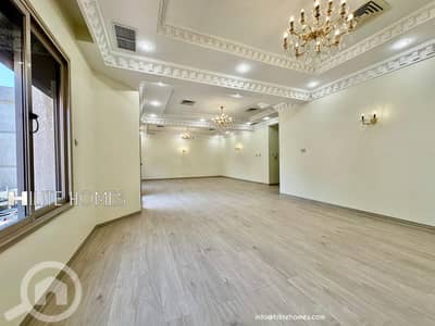 فلیٹ 4 غرف نوم للايجار في الجابرية، مدينة الكويت - Spacious Four bedroom floor apartment for rent in Jabriya