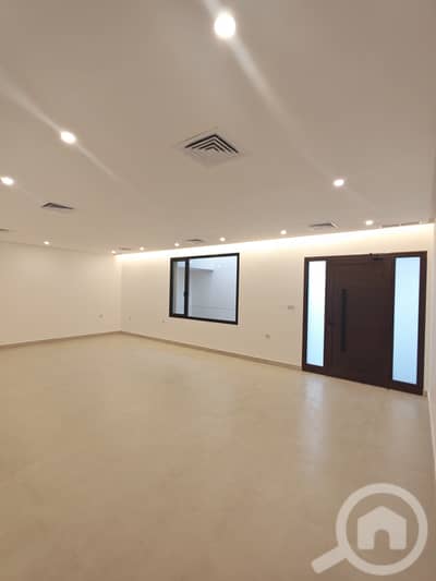 4 Bedroom Flat for Rent in Al Zahra, Kuwait City - شقة للايجار في الزهراء مساحات كبيرة