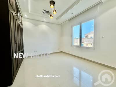 فلیٹ 3 غرف نوم للايجار في الشهداء، مدينة الكويت - Three-Bedroom Apartment for Rent in Shuhada