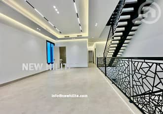 فیلا 5 غرف نوم للايجار في مشرف، مدينة الكويت - Brand-New 5 Bedroom Triplex For Rent in Mishref