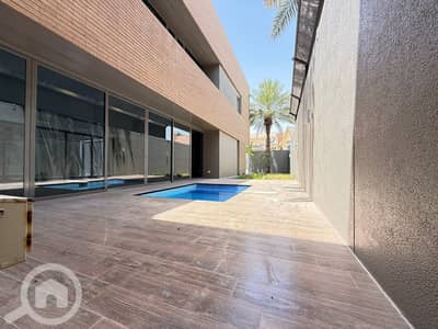 فلیٹ 4 غرف نوم للايجار في أبو الحصانية، مدينة الكويت - Abu Al Hasania – Great, Unfurnished Four Bedroom Villas W/garden