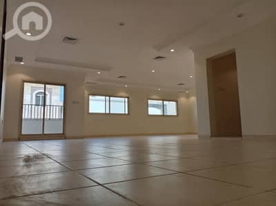 3 Bedroom Villa for Rent in Al Zahra, Kuwait City - للإيجار دور في الزهراء مع بلكون كبيره ٧٠٠ دينار