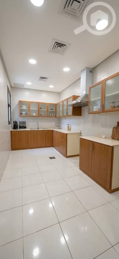 4 Bedroom Apartment for Rent in Al Zahra, Kuwait City - للإيجار شقه في الزهراء