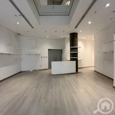 عقارات تجارية اخرى  للايجار في الشرق، مدينة الكويت - Commercial space for rent in Sharq with a grace period.