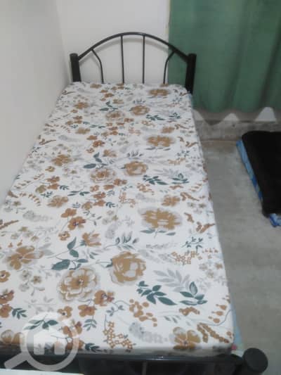 2 Bedroom Flat for Sale in Al Salmiya, Kuwait City - Bed space
