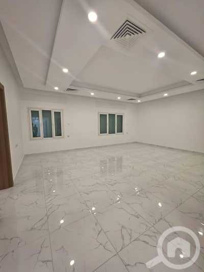 5 Bedroom Apartment for Rent in Fnaitees, Kuwait City - للابجار دور تاني بالفنيطيس 5 غرف ماستر من صاله كبيرة، حمام ضيوف ،مطبخ