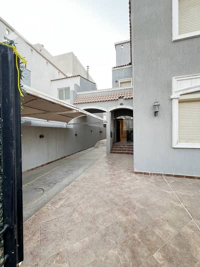 5 Bedroom Villa for Rent in Abu Al Hasaniya, Kuwait City - للإيجار في أبو الحصاني مدخل ومخرج سهل جداً من المنطقة