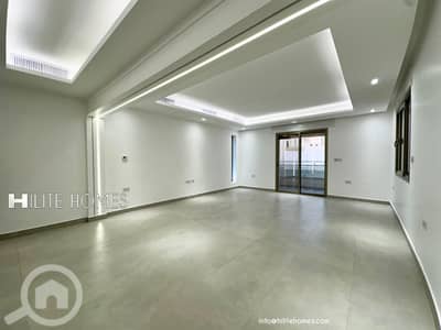فلیٹ 3 غرف نوم للايجار في سلوى، مدينة الكويت - Spacious three master bedrooms floor with balcony for rent in Salwa