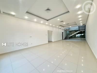 شقة 5 غرف نوم للايجار في الزهراء، مدينة الكويت - Triplex with Pool for rent in Zahara