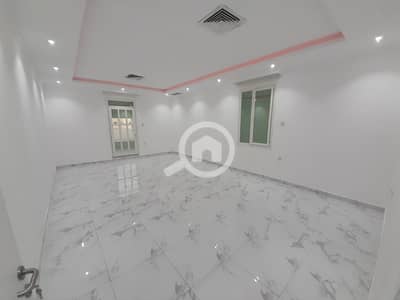 شقة 4 غرف نوم للايجار في الفنيحل، مدينة الكويت - Sabah Al-Ahmad = 4 Bedrooms Balcony Super Deluxe Apartment