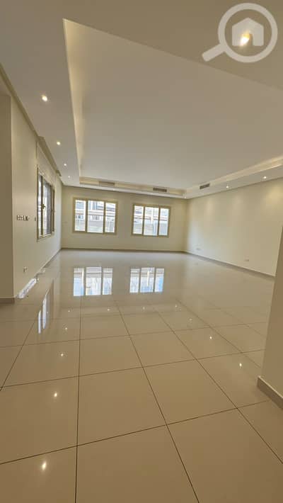 6 Bedroom Villa for Rent in Al Salam, Kuwait City - فيلا للايجار بالسلام عبارة عن 6 غرف ماستر مع مصعد