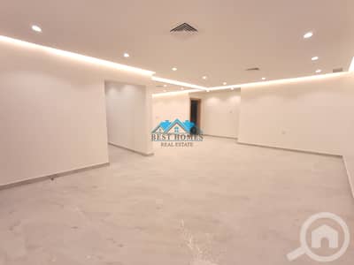 فلیٹ 3 غرف نوم للايجار في الخالدية، مدينة الكويت - Spacious 3 Bedroom Apartment with Two Living Halls in Khaldiya
