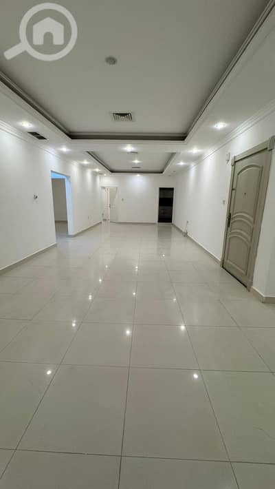 4 Bedroom Flat for Rent in Rumaithiya, Kuwait City - للإيجار شقة بالرميثية ٤ غرف منهم ماستر مع صالة كبيرة