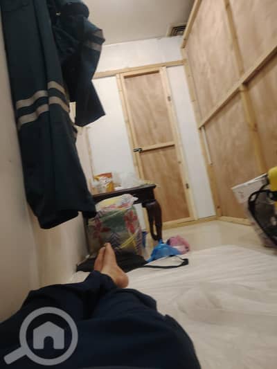Studio for Rent in Al Fahaiheel, Kuwait City - looking for person for partion share