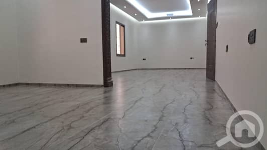 4 Bedroom Villa for Rent in Jaber Al Ahmed, Kuwait City - للإيجار دور وربع جديد VVvVVIP في جابر الاحمد له مدخل ومصعد خاص بروحه