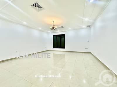شقة 6 غرف نوم للايجار في الرميثية، مدينة الكويت - Spacious 6-Bedroom Triplex Villa for Rent in Rumaithiya