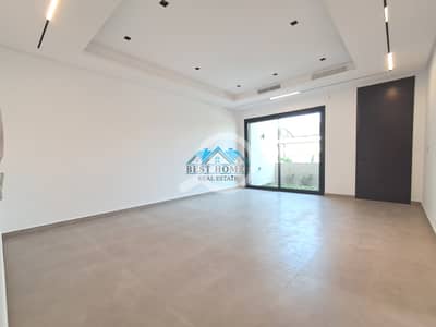 فلیٹ 4 غرف نوم للايجار في الرميثية، مدينة الكويت - Elegant 4 Bedroom Ground Floor Apartment with Yard Area in Rumaithiya فلیٹ 4 غرف نوم للايجار في الرميثية، مدينة الكويت - Elegant 4 Bedroom Ground Floor Apartment with Yard Area in Rumaithiya