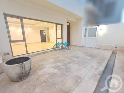 5 Bedroom Villa for Rent in Fnaitees, Kuwait City - Grand 5 Bedroom Triplex Villa with Rooftop in Funaitees