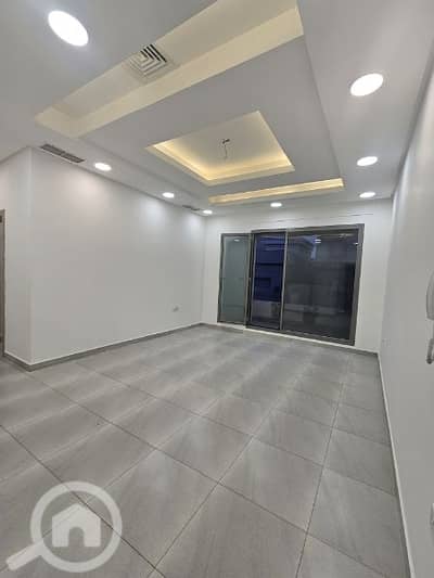 فلیٹ 3 غرف نوم للايجار في الزهراء، مدينة الكويت - شقه دور اول مودرن مع بلكونات للايجار في الزهراء