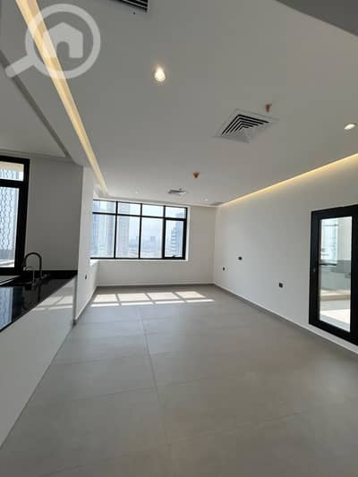 فلیٹ 1 غرفة نوم للايجار في الدعية، مدينة الكويت - Semi-furnished apartment with a partial sea view for rent in Hessa Al- فلیٹ 1 غرفة نوم للايجار في الدعية، مدينة الكويت - Semi-furnished apartment with a partial sea view for rent in Hessa Al-