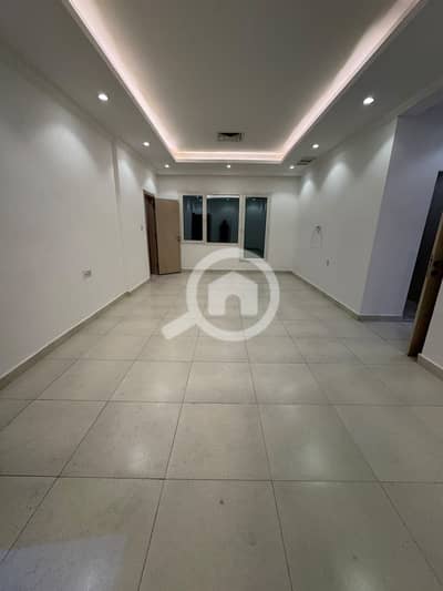 4 Bedroom Flat for Rent in Salwa, Kuwait City - للإيجار بسلوي شقة دور ثاني ٤ غرف ماستر مع بلكونة