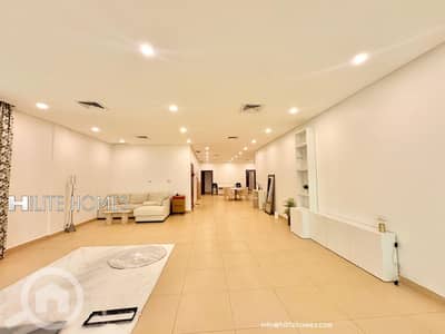 4 Bedroom Flat for Rent in Mishref, Kuwait City - Spacious Four Bedroom Floor with Balcony for Rent in Mishref