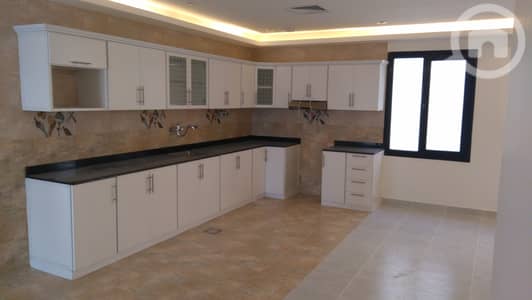 فلیٹ 5 غرف نوم للايجار في ابو فطيرة، مدينة الكويت - 5 bedroom ground floor with yard in abu fatira
