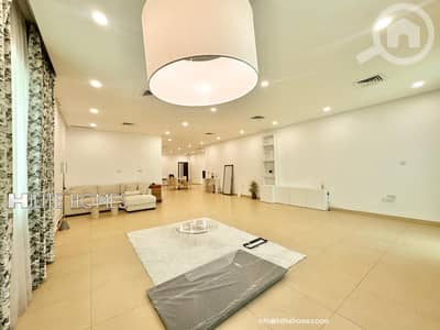 4 Bedroom Flat for Rent in Mishref, Kuwait City - Spacious Four Bedroom Floor with Balcony for Rent in Mishref