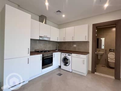 شقة 1 غرفة نوم للايجار في السالمية، مدينة الكويت - Salmiya - Deluxe Semi Furnished 1 BR with Balcony - One Month Free