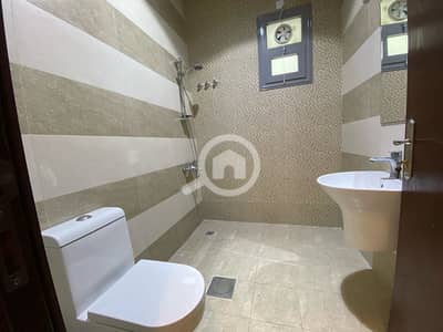 5 Bedroom Flat for Rent in Fnaitees, Kuwait City - للإيجار دور اول مصعد ٥ غرف نوم