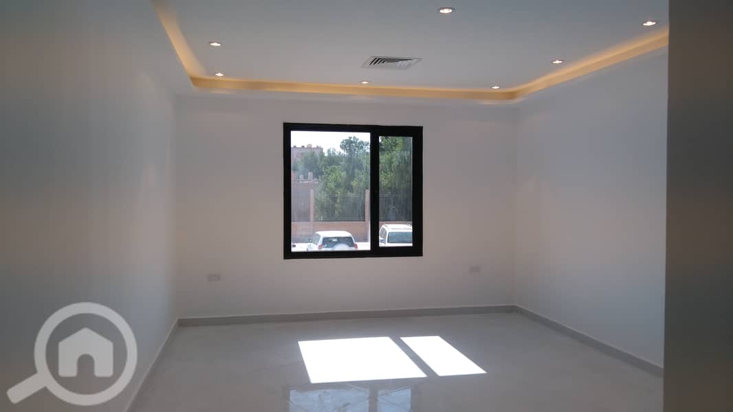 Great 3 bedroom apt in egaila. close to gate mall & aum