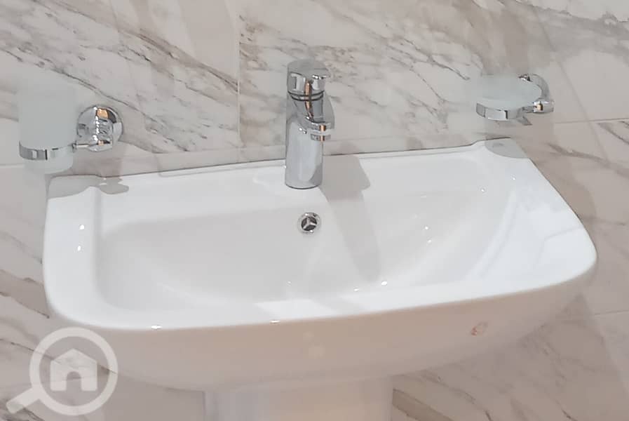 Pets friendly 2 bedroom ground floor in salwa with yard