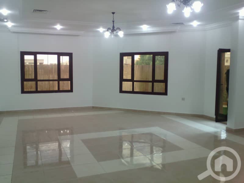 Great 5 bedroom ground floor in mangaf with garden