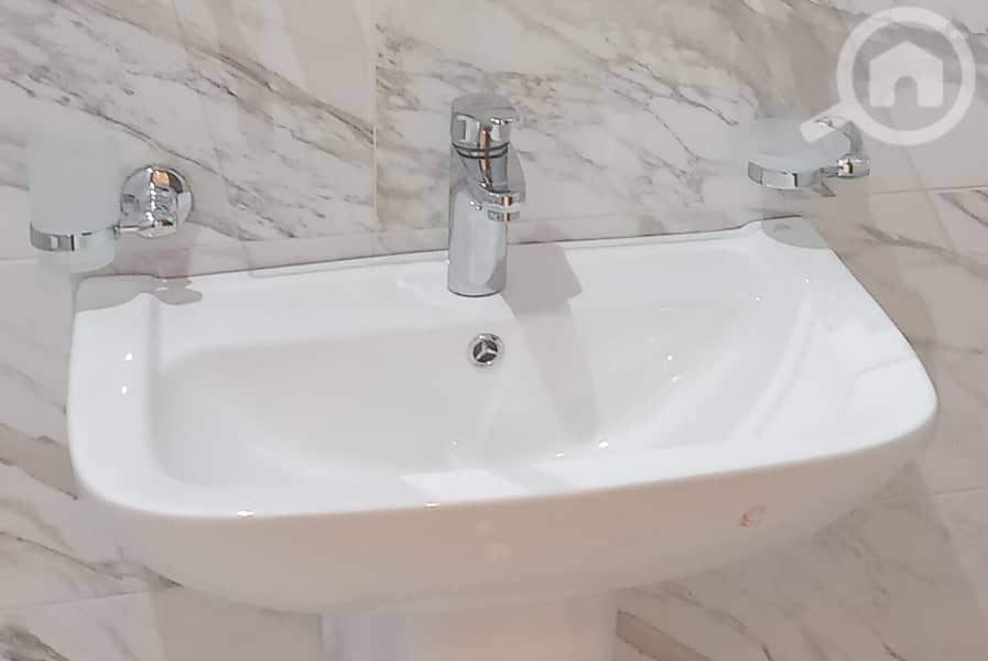 Pets friendly 2 bedroom ground floor in salwa. Pets friendly 2 bedroom ground floor in salwa.