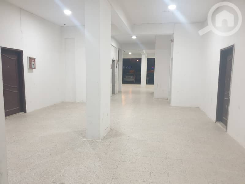 الفروانية قطعة 5 عمارات العربيد. . عمارة 44 . . . الطابق الأرضي الفروانية قطعة 5 عمارات العربيد. . عمارة 44 . . . الطابق الأرضي