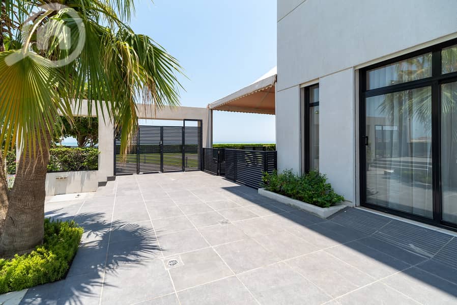 Mahboola - beachfront 5 master bedrooms villa w/pool