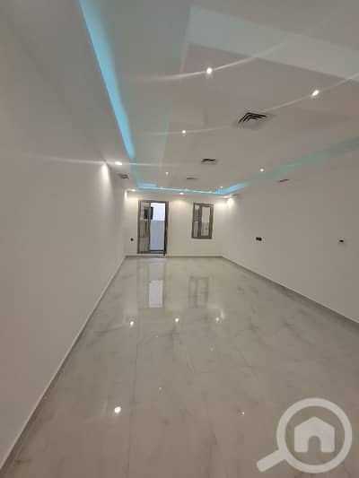 4 Bedroom Apartment for Rent in Salwa, Kuwait City - للايجار شقه في سلوي ق12 موقع مميز قريب من البحر