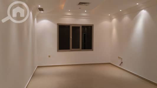 فلیٹ 3 غرف نوم للايجار في ابو فطيرة، مدينة الكويت - Fantastic 3 bedroom with balcony in funaitees