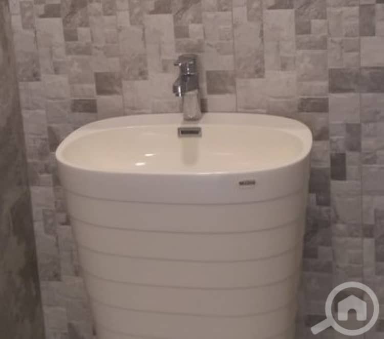 Pets friendly 2 bedroom ground floor in salwa with yard
