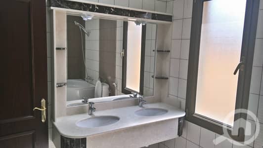 4 Bedroom Flat for Rent in Al Manqaf, Kuwait City - Superior 4 bedroom floor in mangaf with balcony.